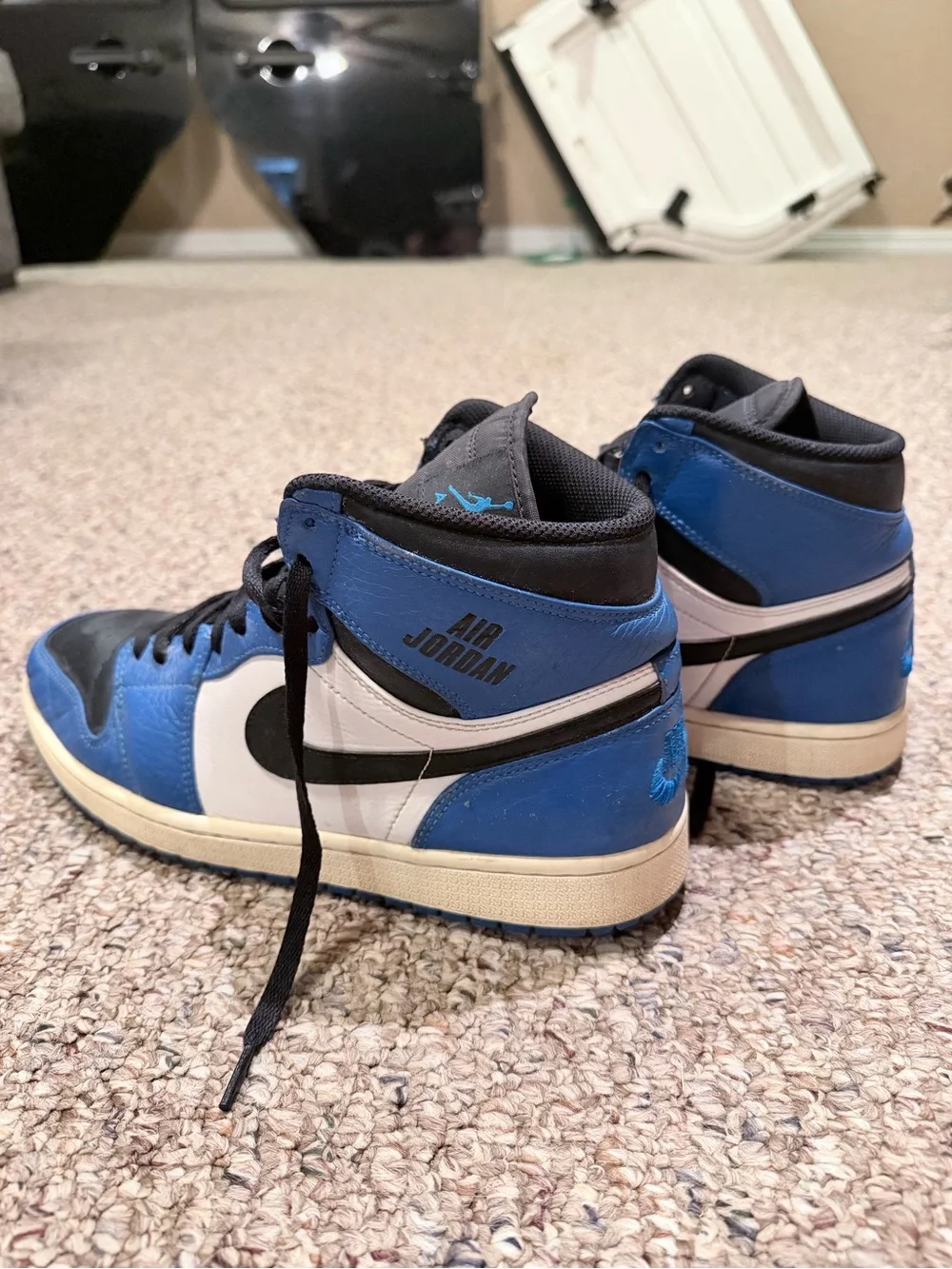 Nike Air Jordan 1 Retro Rare Sore Blue Hyper Royal Men’s Size 11
